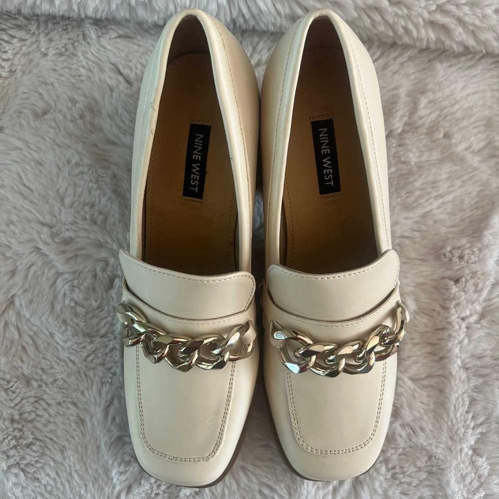 NIB Women's Nine West Char Ivory Loafers with Gold Chain Size 7.5 - Picture 7 of 10